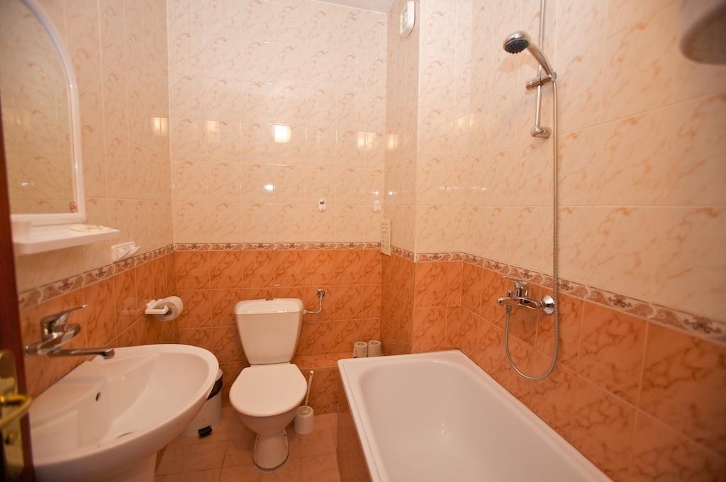 Семеен Хотел Елена Палас Nessebar Exterior foto